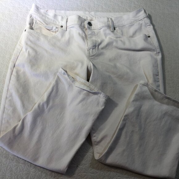 LEVI'S Classic White Capri Jeans Women's Size 32 - Picture 6 of 6